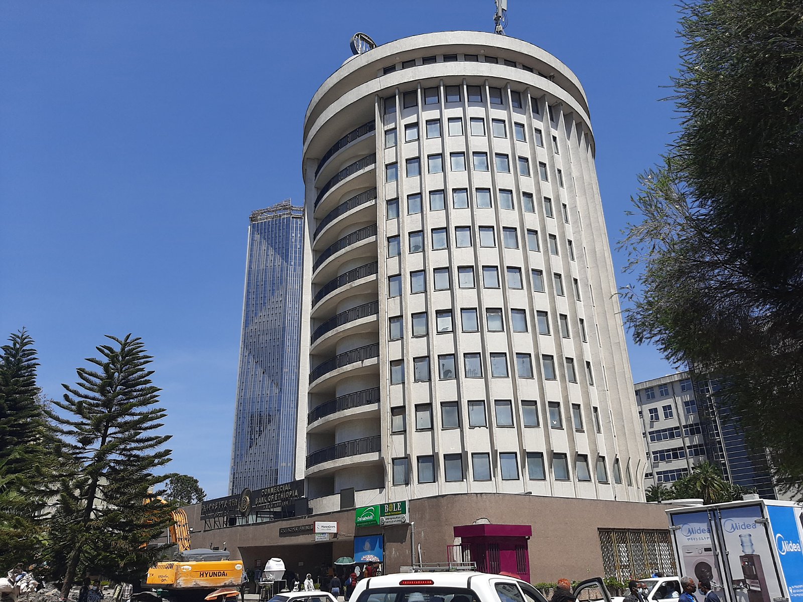 42. Okrągły budynek w Addis Abebie.