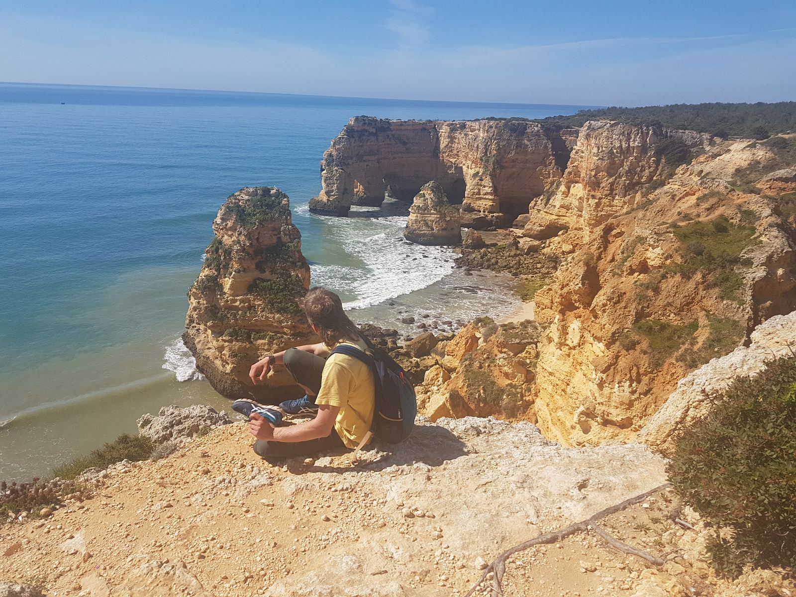 16. Niesamowite formacje skalne na wybrzeżu Oceanu Atlantyckiego w południowym regionie Portugalii - Algarve