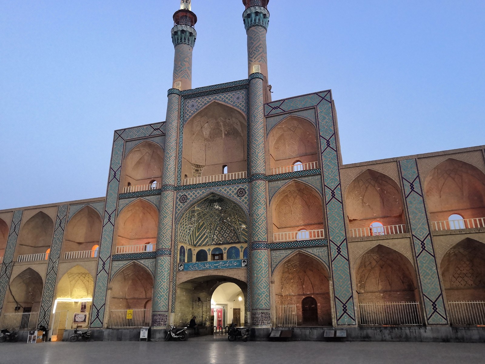 27. Meczet Amira Czakhmaka w Jazd w Iranie.
