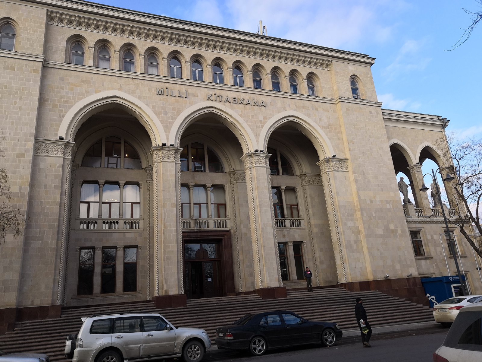 49. Gmach 'Biblioteki narodowej' w Baku.