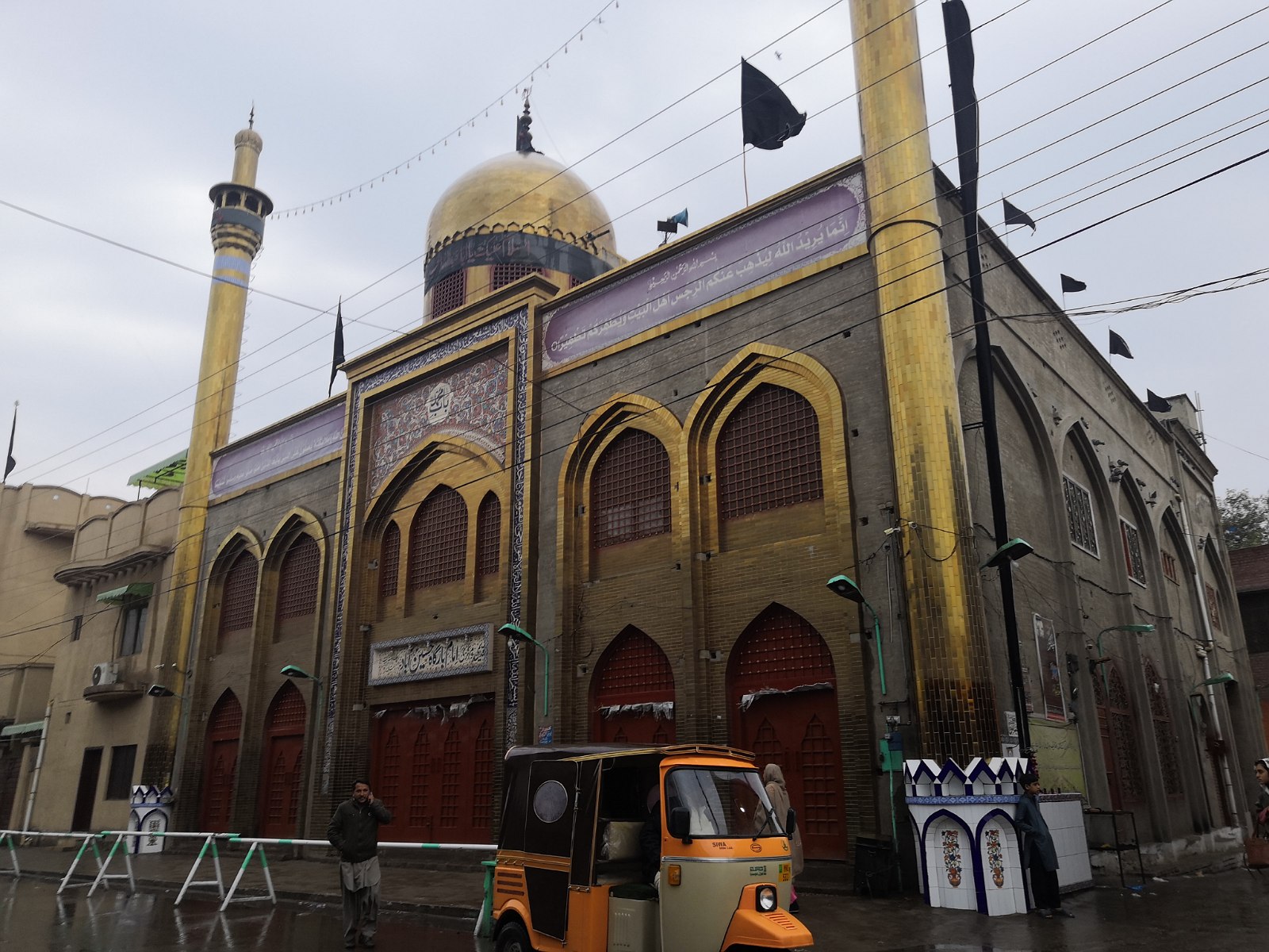 69. Meczet w oryginalnych kolorach z miasta Multan w Pakistanie