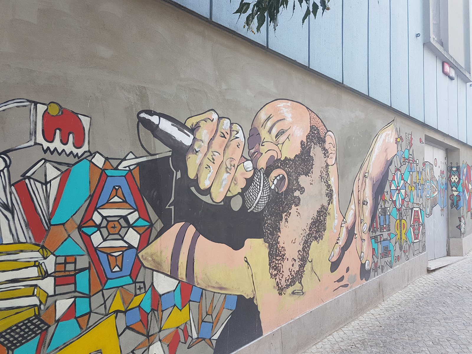 35. Mural w mieście Almada.
