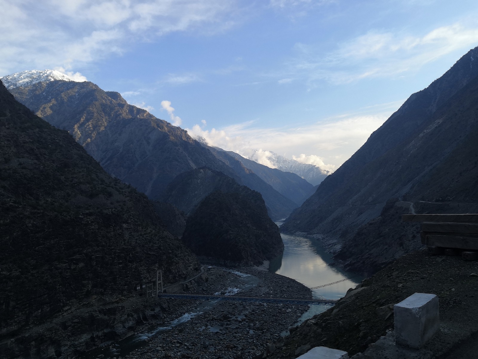 Widok na rzekę Indus i góry Karakorum